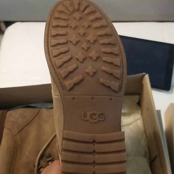 Ugg - Picture 2 of 5